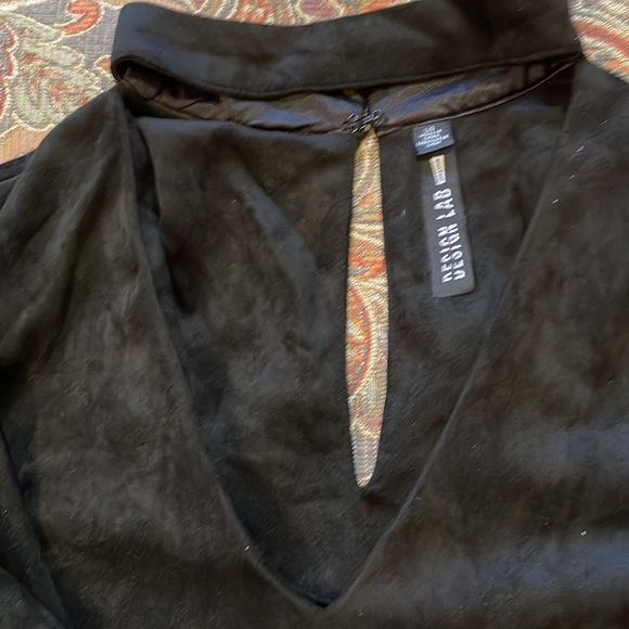 NWT Black faux suede key hole top with bell sleeves. - Picture 5 of 5